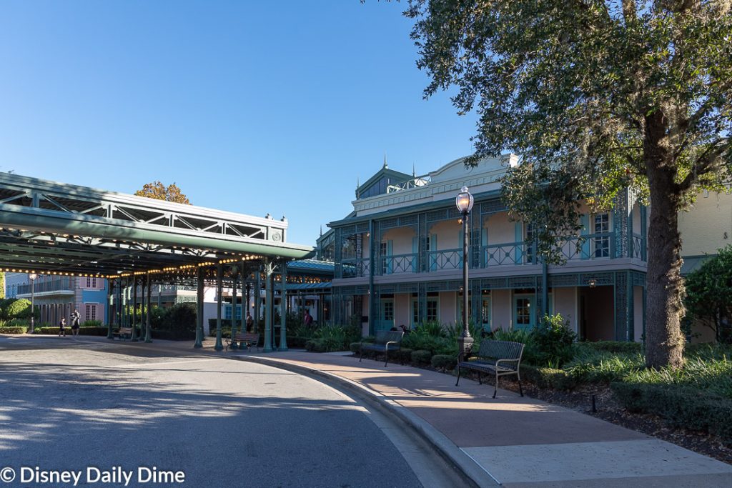 A view of the front drive area of Port Orleans French Quarter.