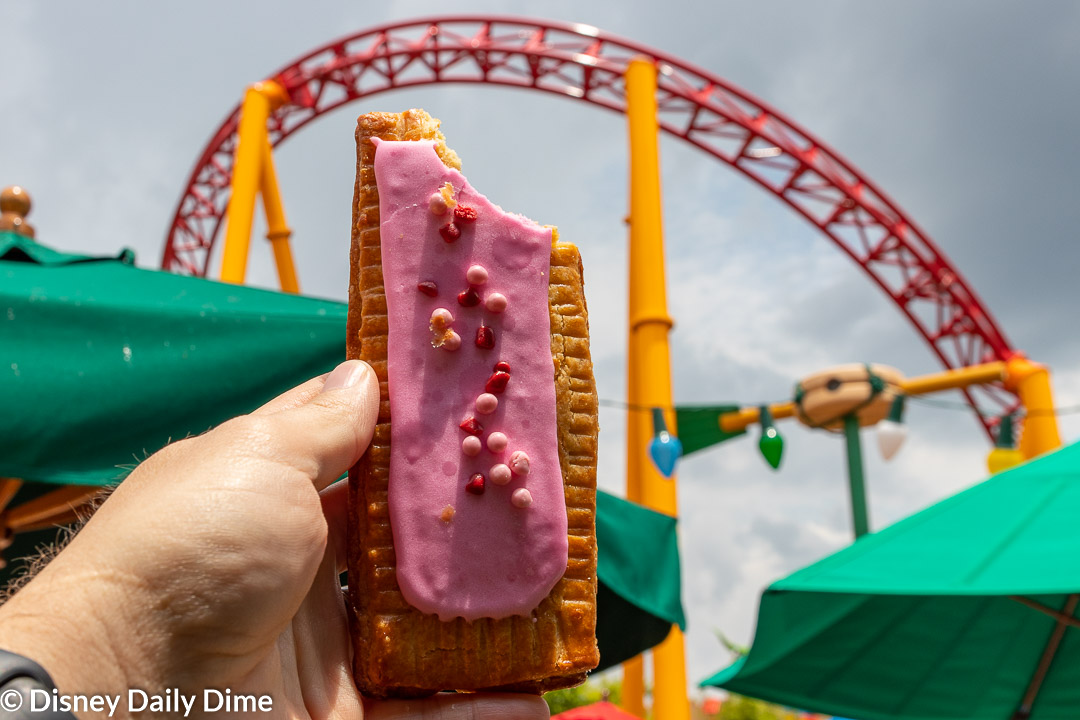 Dan the Pixar Fan: Toy Story Land Woody's Lunch Box REVIEW