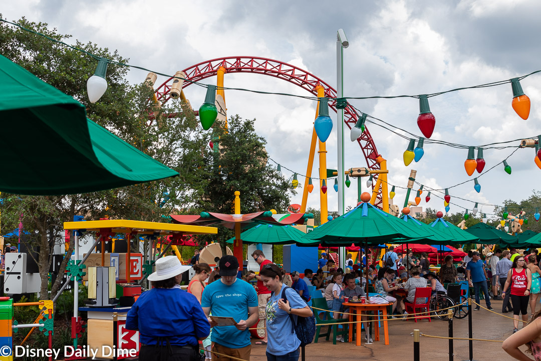 REVIEW & TIPS: Woody's Lunch Box in Toy Story Land - Finding Debra