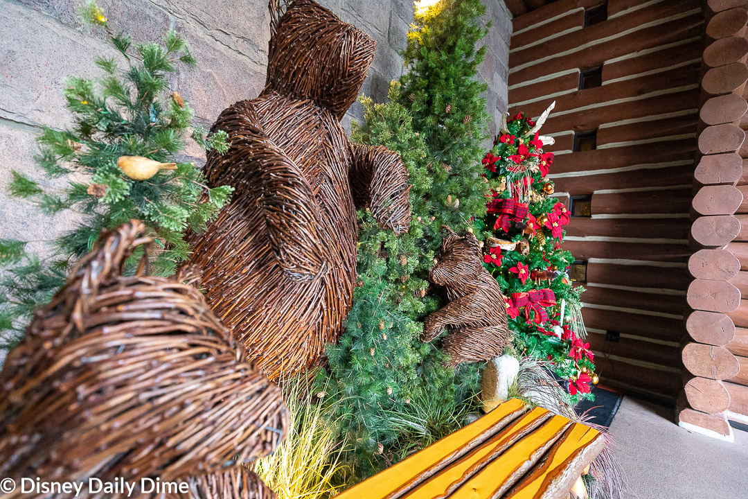 https://disneydailydime.com/wp-content/uploads/2019/01/Wilderness-Lodge-Christmas-Disney-World-Front-Bench.jpg