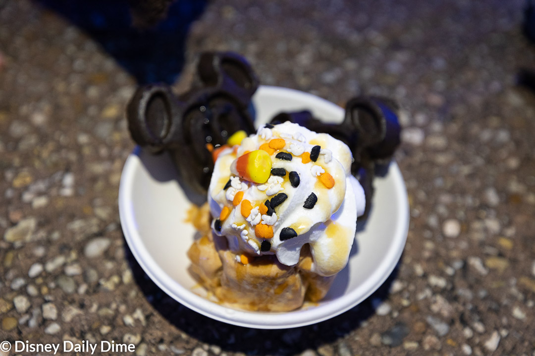 https://disneydailydime.com/wp-content/uploads/2019/10/Halloween-Snacks-and-Desserts-at-Magic-Kingdom-Chocolate-Mickey-Waffle-Sundae.jpg